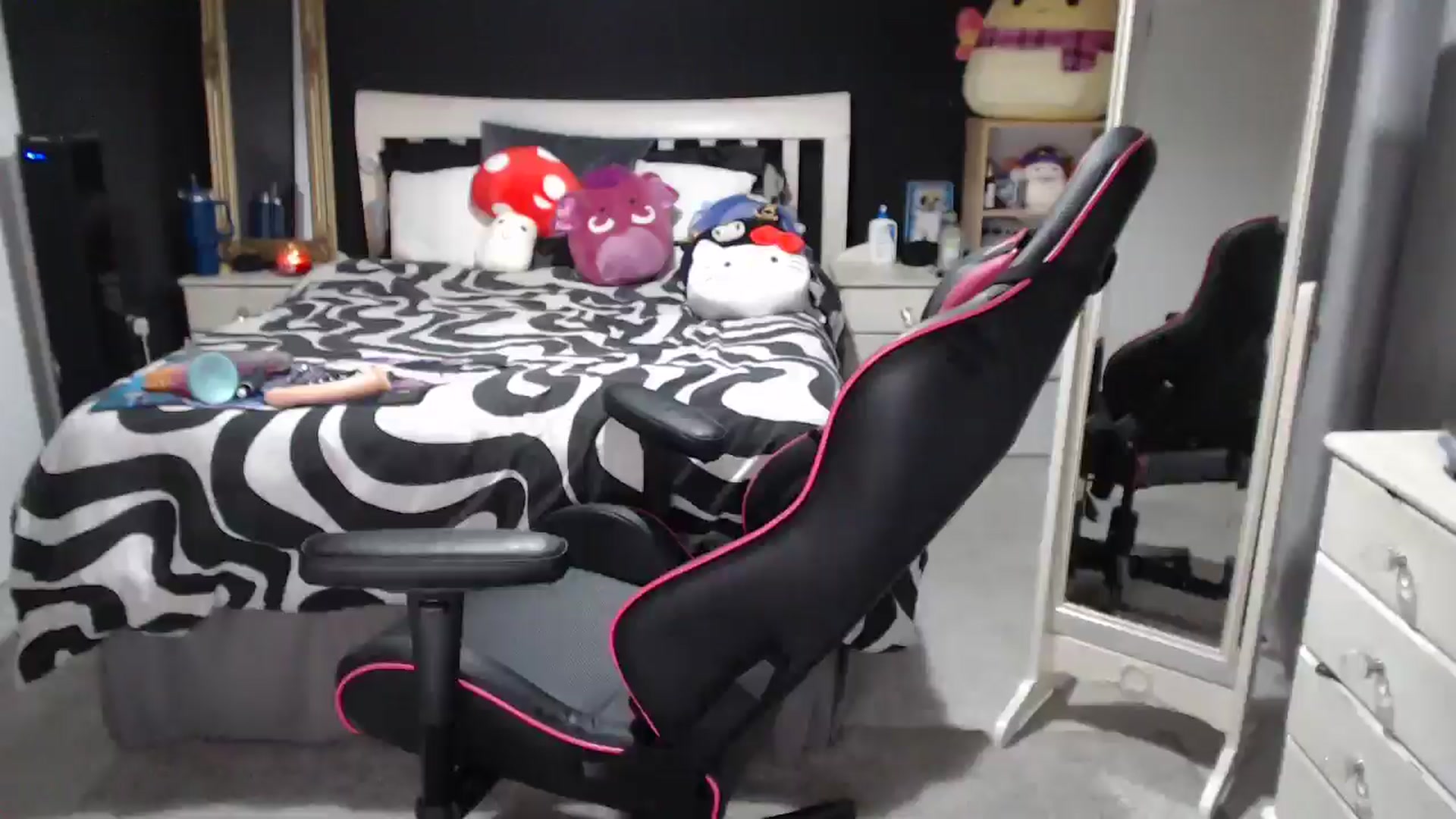 Gallery image thumbnail from ZephyraObs's myfreecams stream on, 02/17/2026, 18:32 image 19 of 20