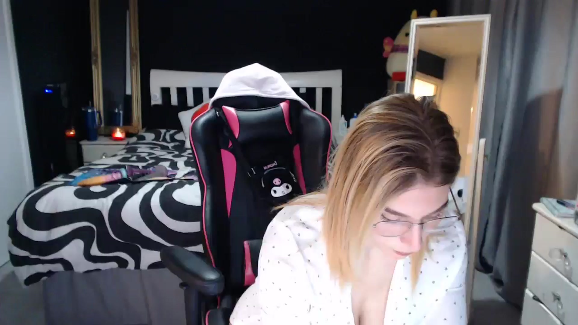 Gallery image thumbnail from ZephyraObs's myfreecams stream on, 02/18/2026, 17:57 image 3 of 20