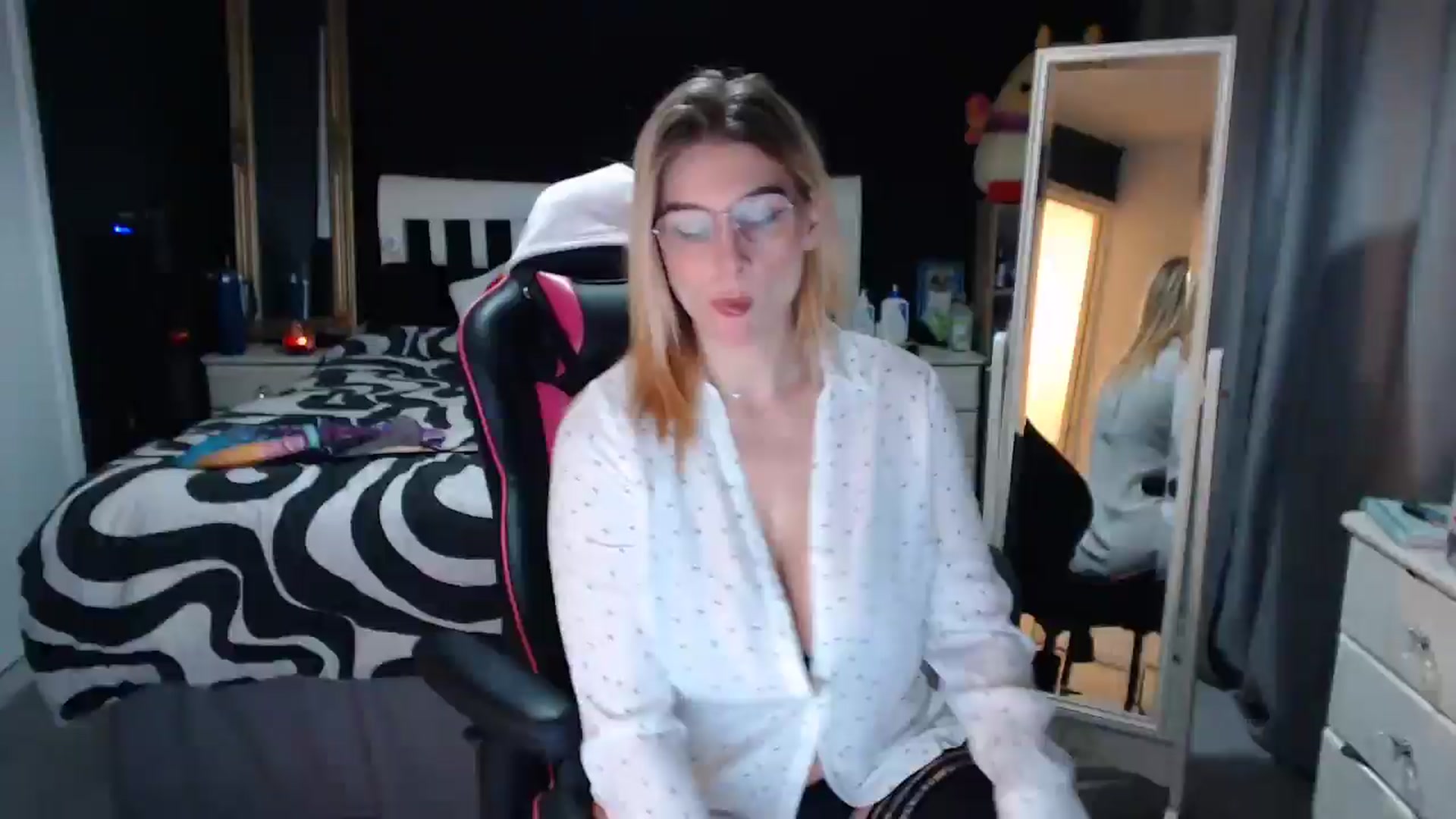 Gallery image thumbnail from ZephyraObs's myfreecams stream on, 02/18/2026, 17:57 image 1 of 20