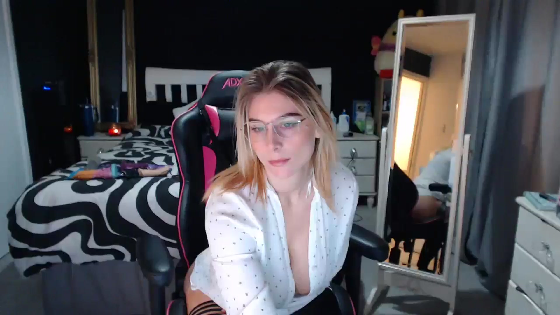 Gallery image thumbnail from ZephyraObs's myfreecams stream on, 02/18/2026, 17:57 image 19 of 20