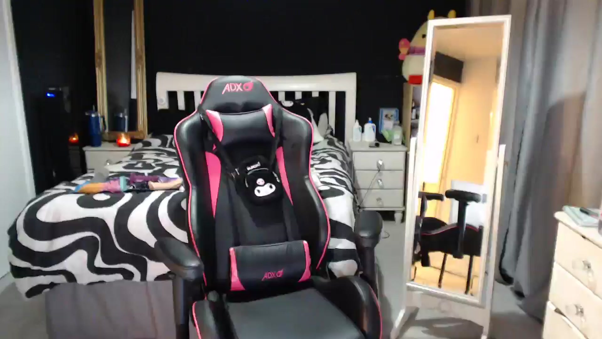 Gallery image thumbnail from ZephyraObs's myfreecams stream on, 02/18/2026, 17:57 image 16 of 20