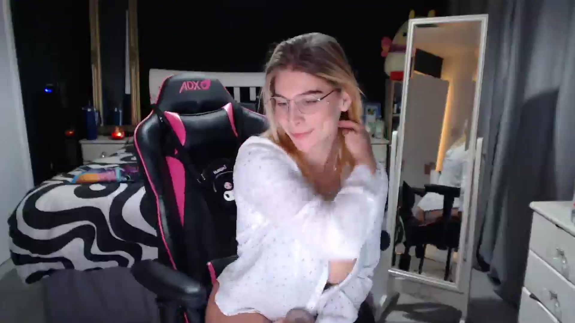 Gallery image thumbnail from ZephyraObs's myfreecams stream on, 02/18/2026, 19:48 image 9 of 20
