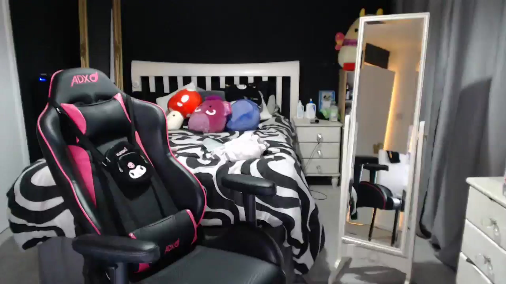 Gallery image thumbnail from ZephyraObs's myfreecams stream on, 02/18/2026, 19:48 image 8 of 20
