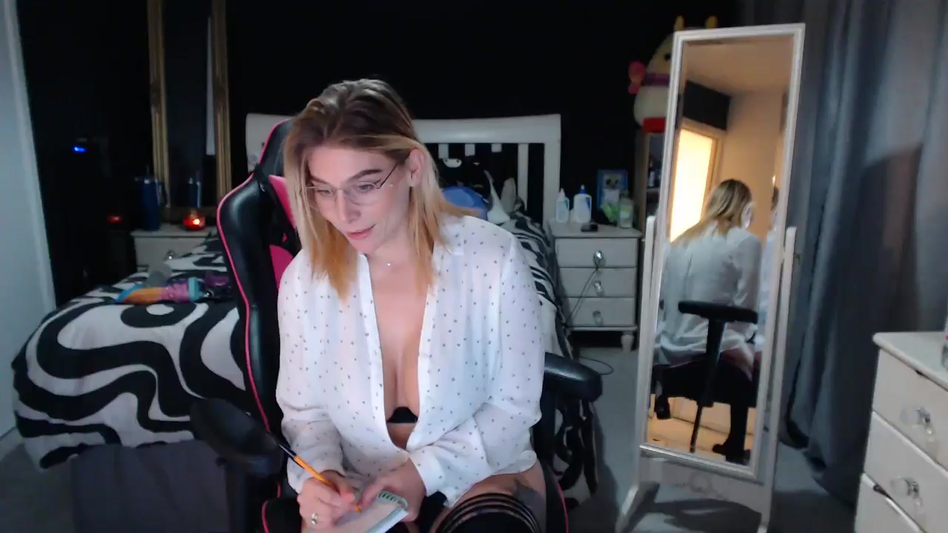 Gallery image thumbnail from ZephyraObs's myfreecams stream on, 02/18/2026, 19:48 image 2 of 20