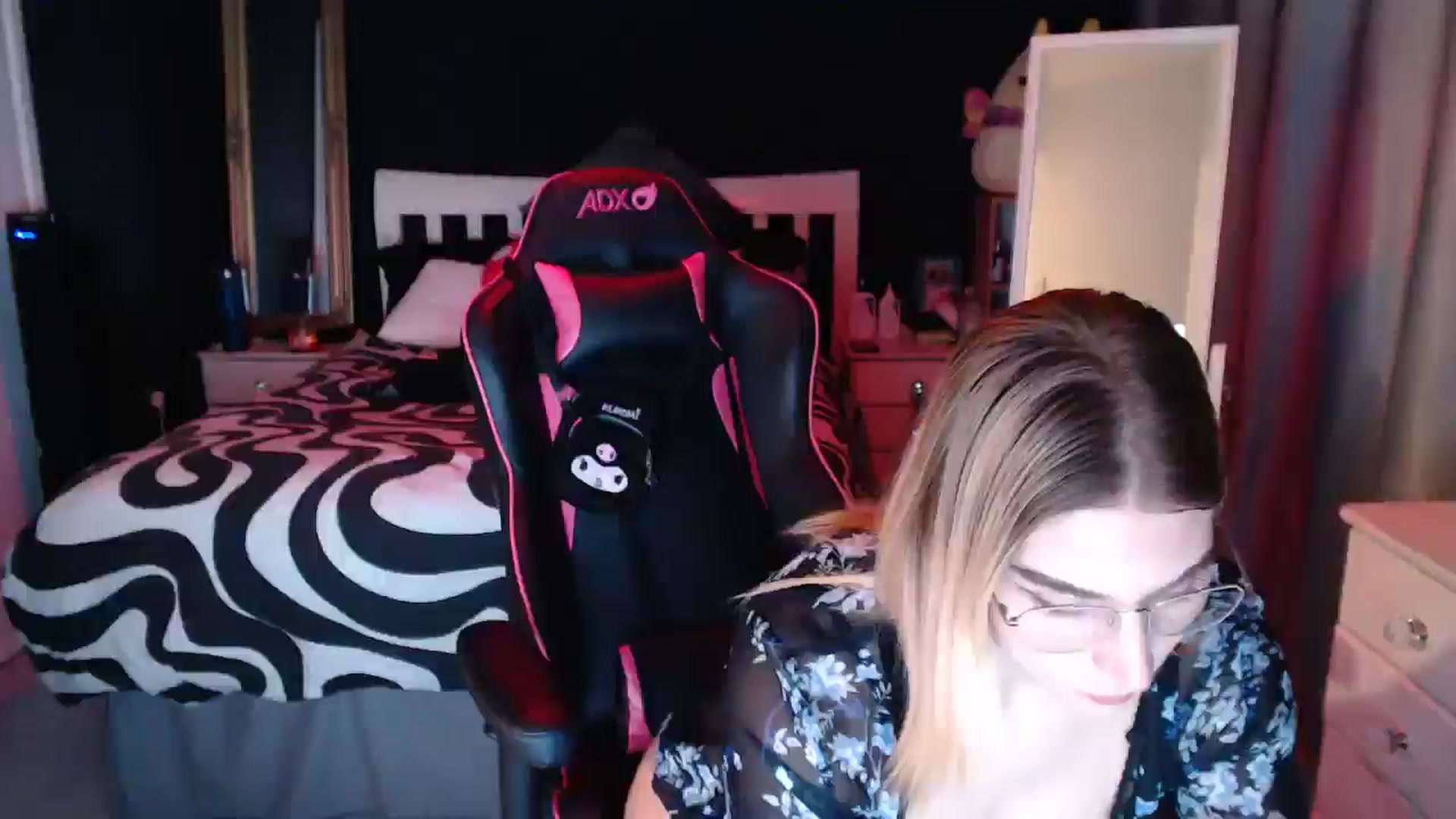 Gallery image thumbnail from ZephyraObs's myfreecams stream on, 02/20/2026, 18:00 image 16 of 20