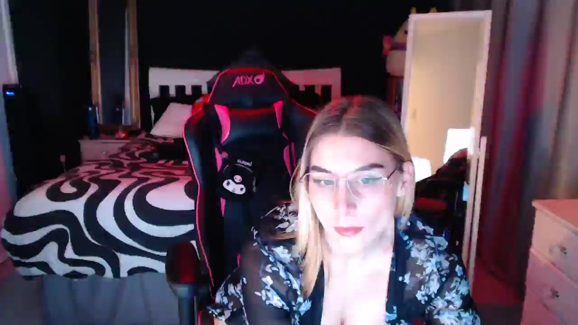 Gallery image thumbnail from ZephyraObs's myfreecams stream on, 02/20/2026, 18:00 image 3 of 20