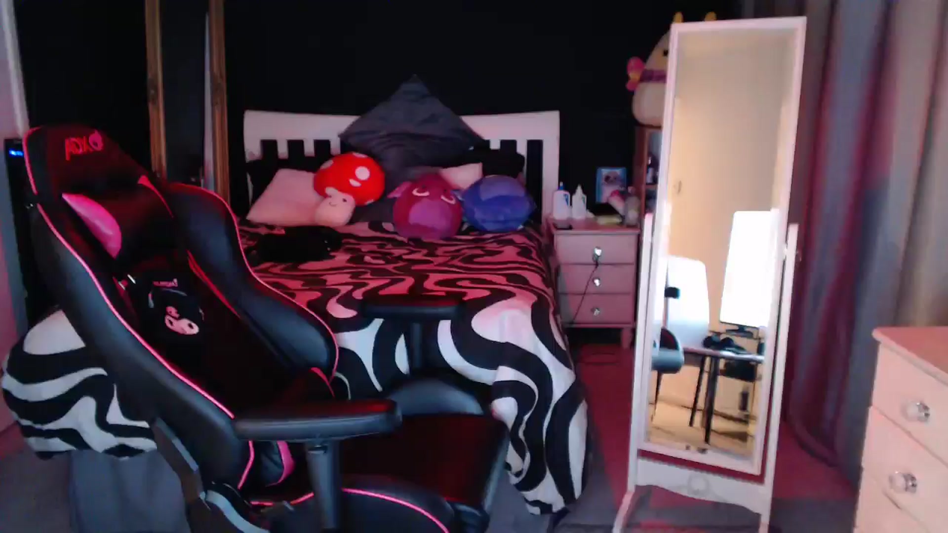 Gallery image thumbnail from ZephyraObs's myfreecams stream on, 02/20/2026, 18:00 image 14 of 20