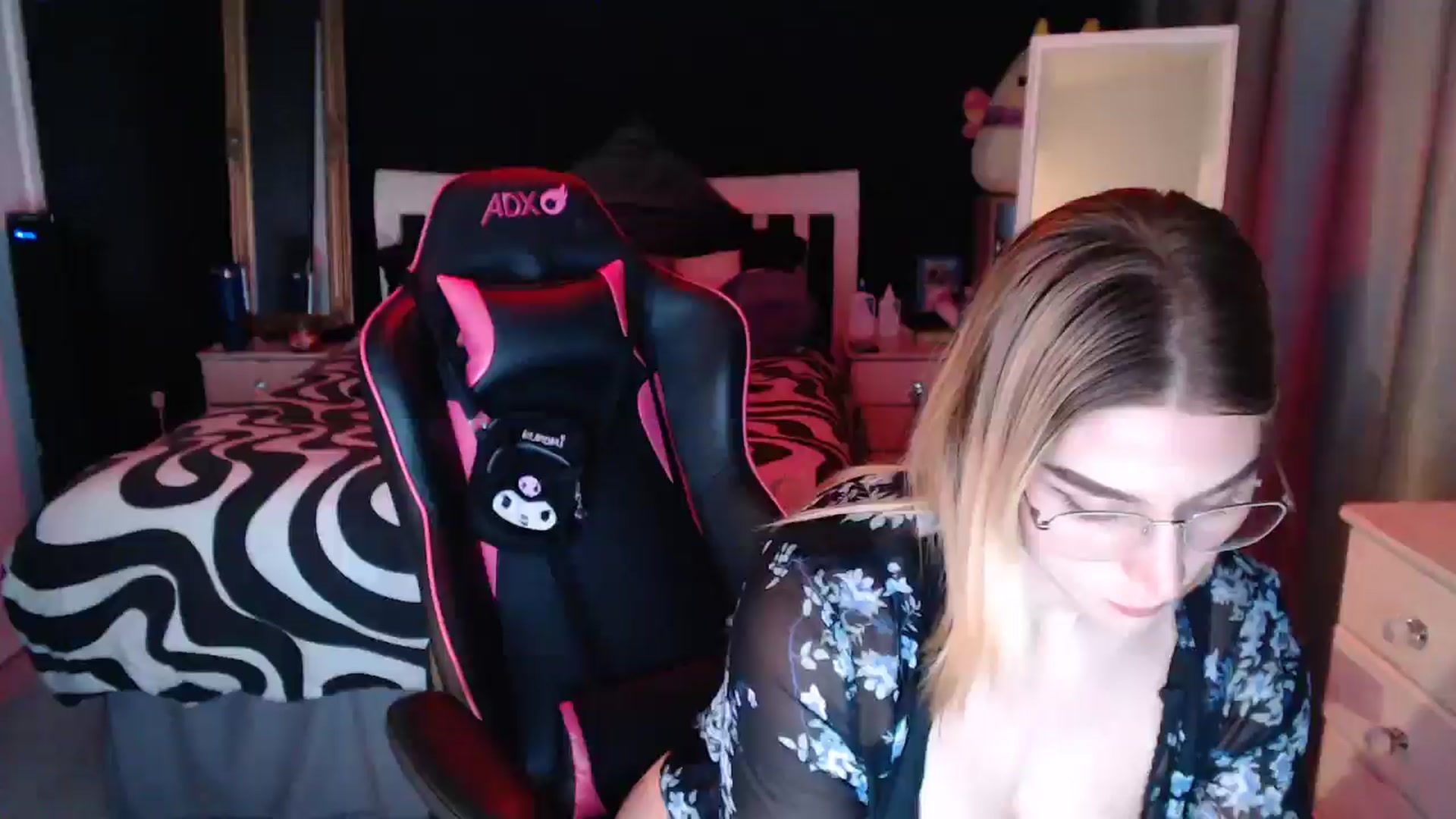 Gallery image thumbnail from ZephyraObs's myfreecams stream on, 02/20/2026, 18:00 image 15 of 20