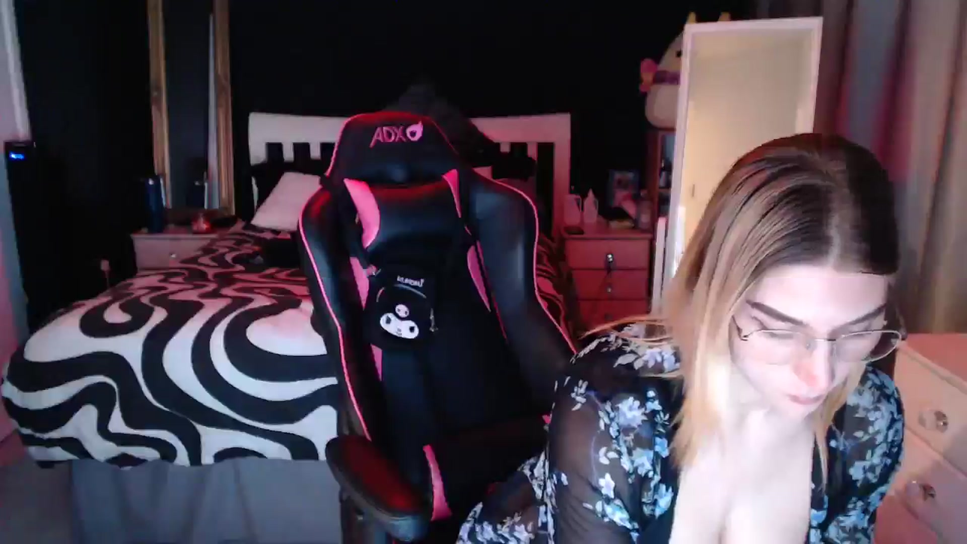 Gallery image thumbnail from ZephyraObs's myfreecams stream on, 02/20/2026, 18:00 image 13 of 20