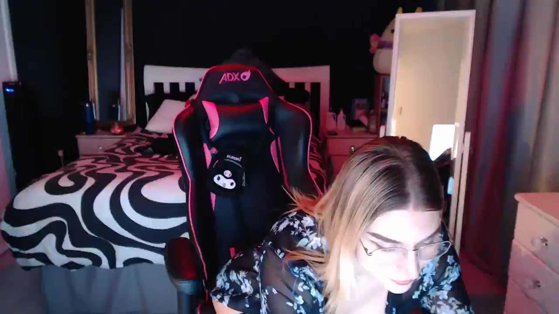 Gallery image thumbnail from ZephyraObs's myfreecams stream on, 02/20/2026, 18:00 image 1 of 20