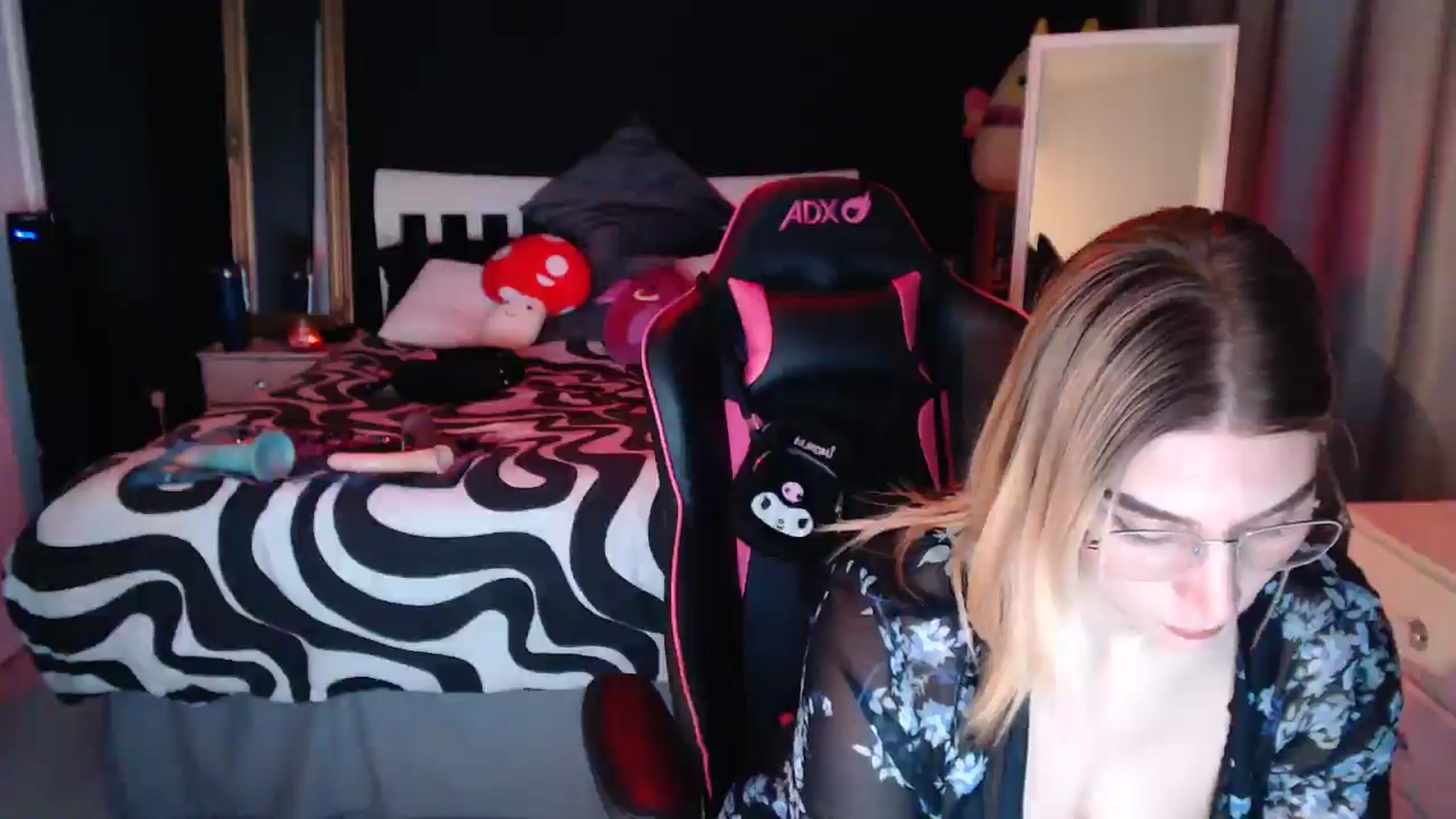 Gallery image thumbnail from ZephyraObs's myfreecams stream on, 02/20/2026, 19:56 image 9 of 20