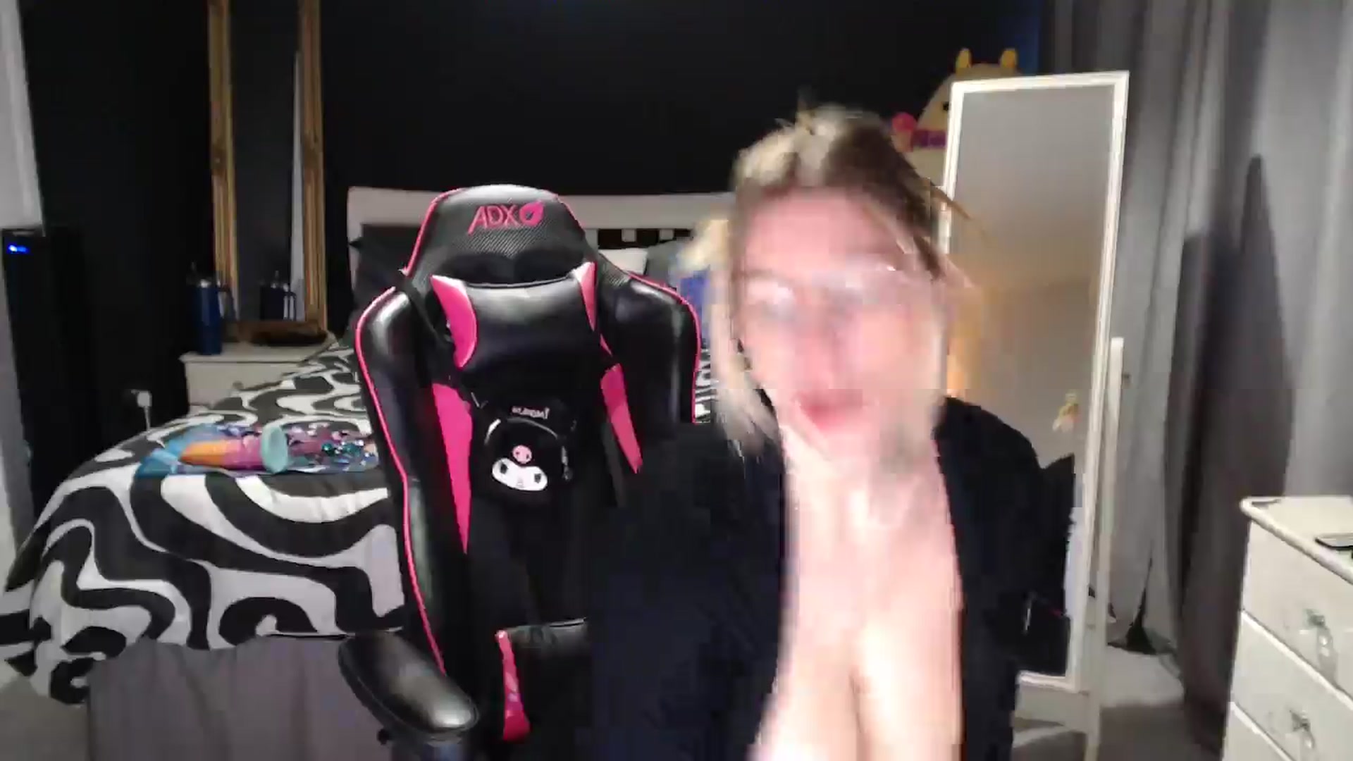 Gallery image thumbnail from ZephyraObs's myfreecams stream on, 02/26/2026, 17:12 image 18 of 20