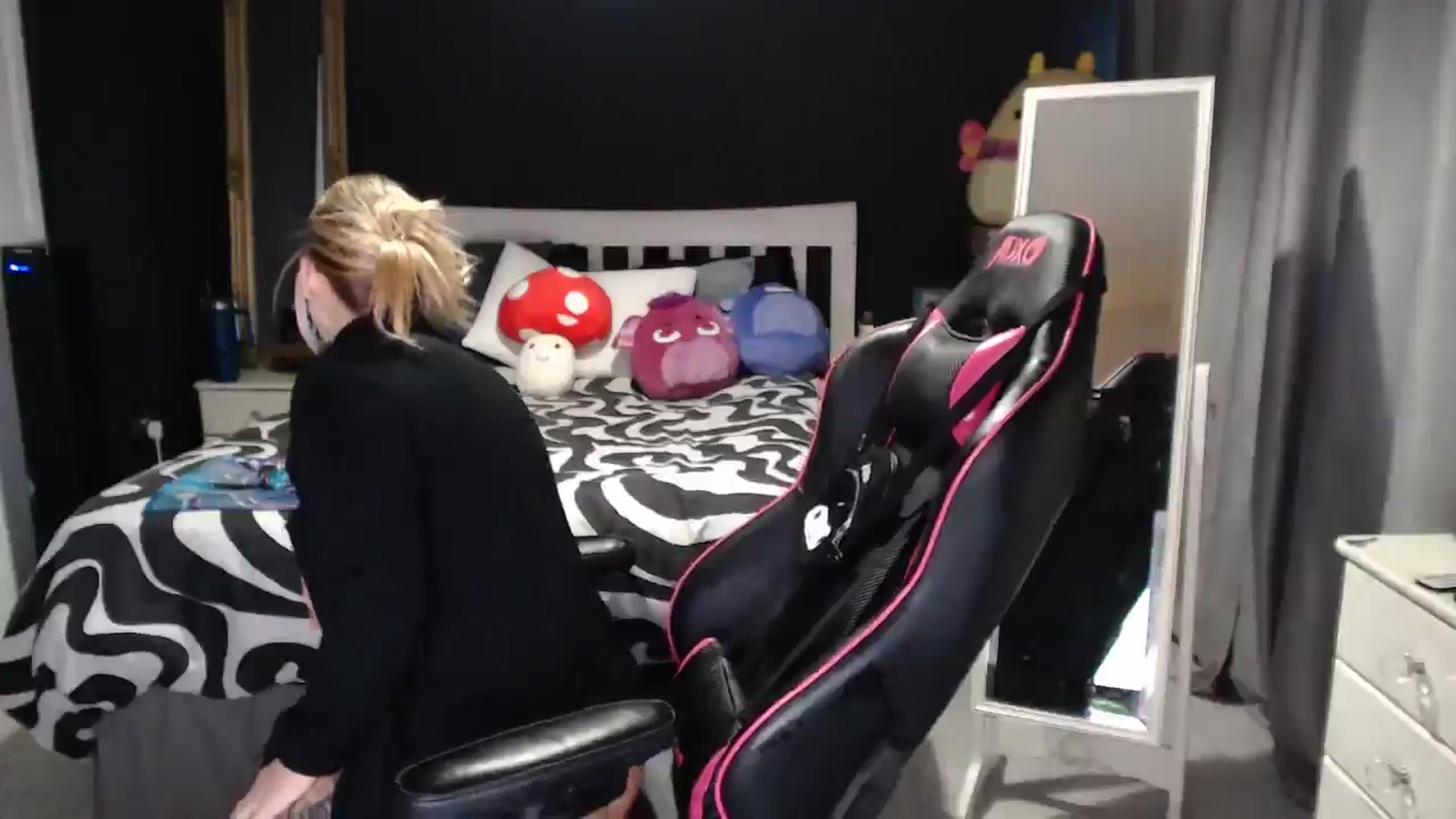 Gallery image thumbnail from ZephyraObs's myfreecams stream on, 02/26/2026, 17:12 image 17 of 20