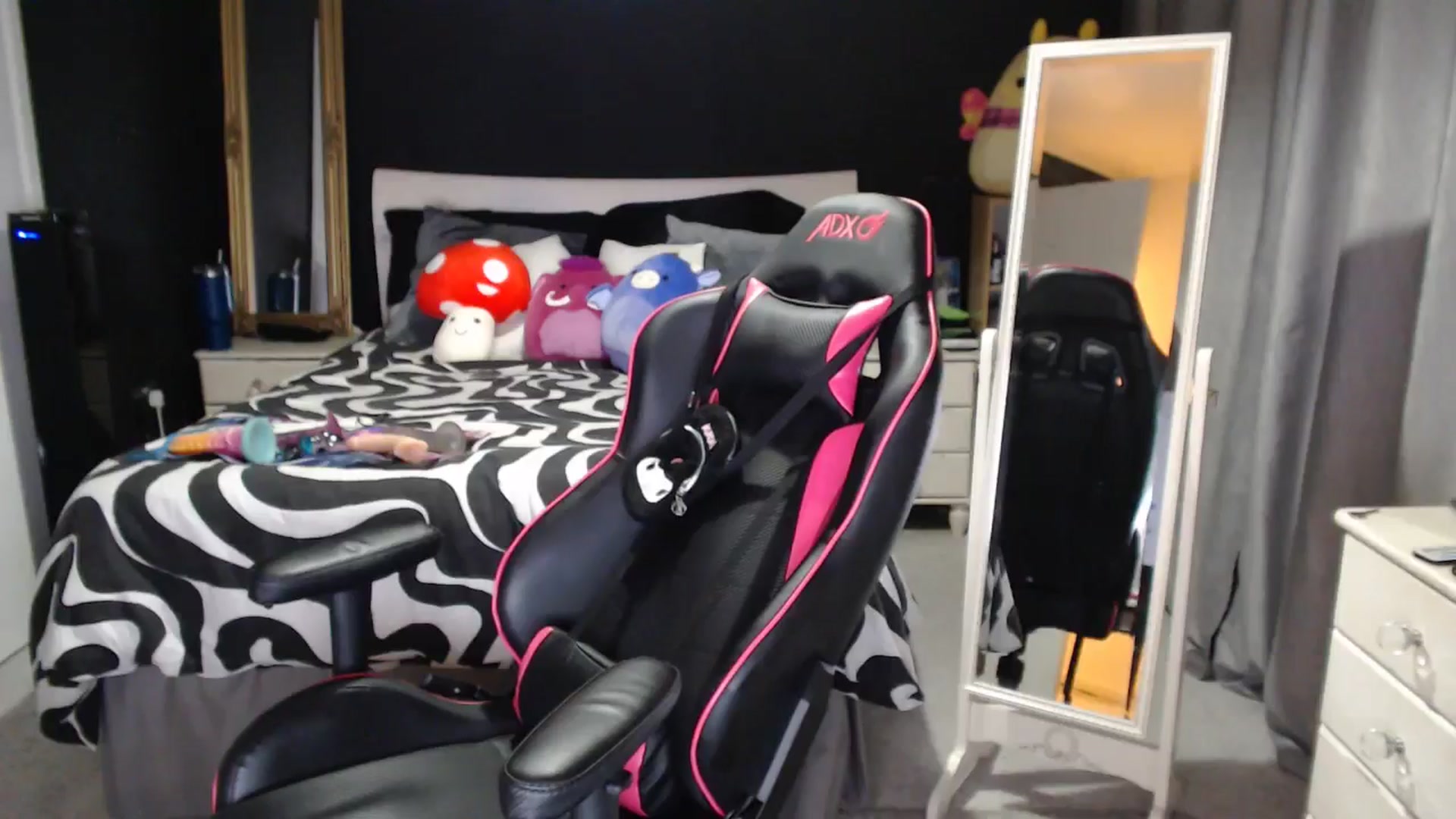 Gallery image thumbnail from ZephyraObs's myfreecams stream on, 02/27/2026, 20:53 image 17 of 20