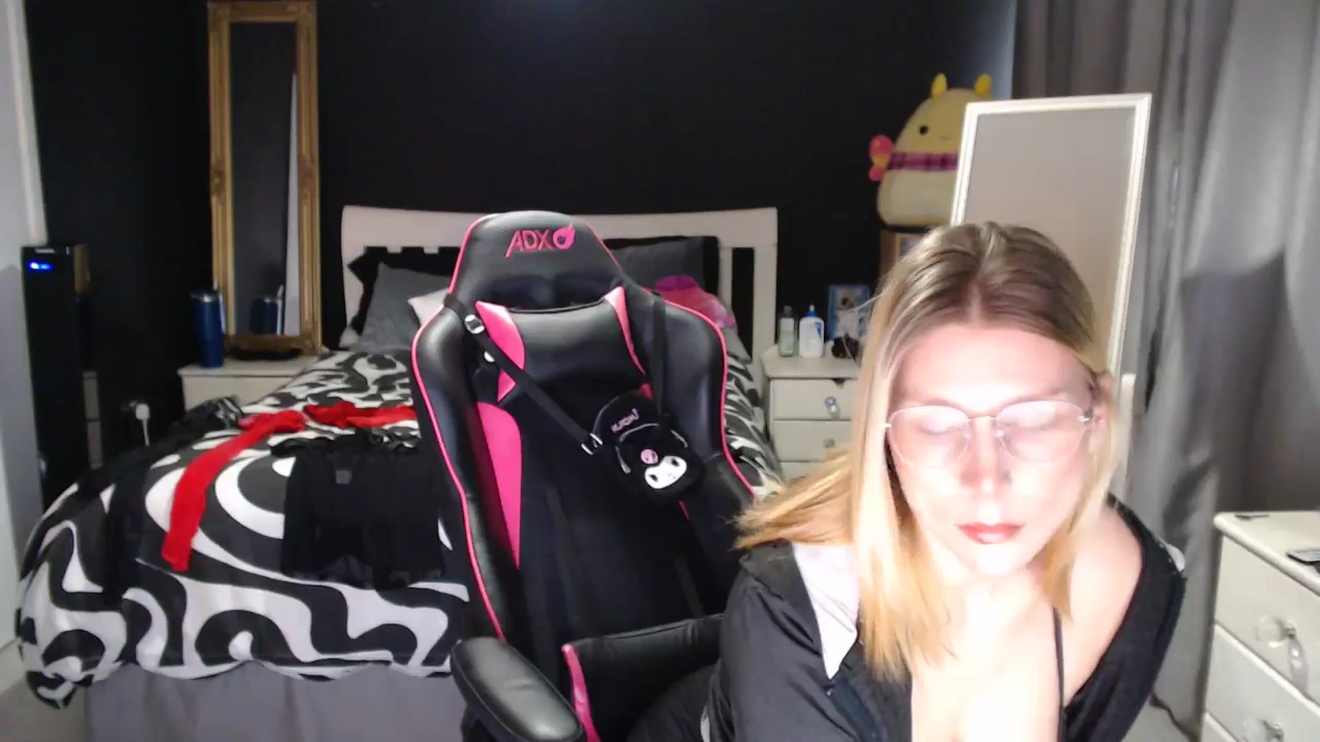 Gallery image thumbnail from ZephyraObs's myfreecams stream on, 03/02/2026, 16:10 image 13 of 20