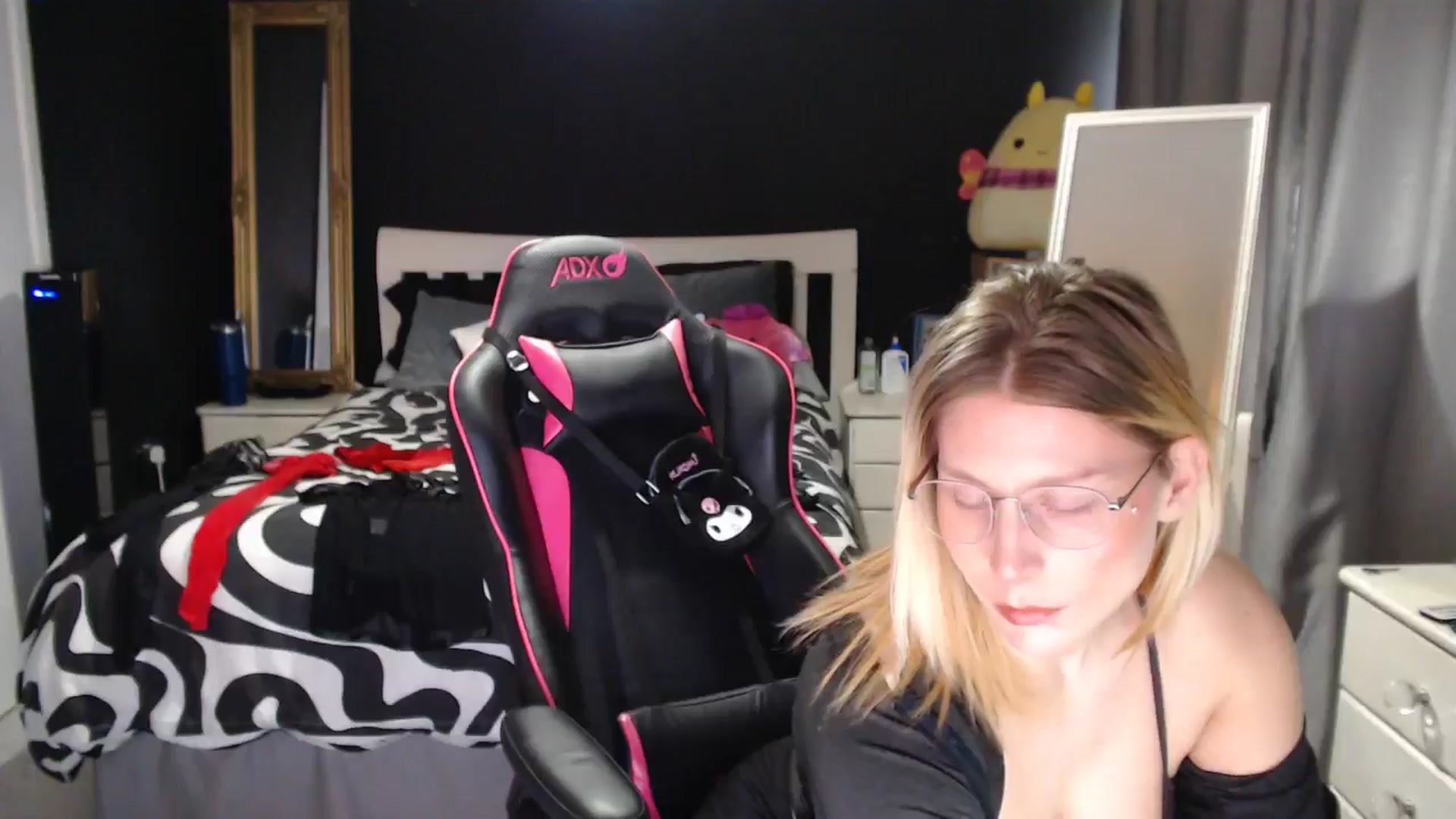 Gallery image thumbnail from ZephyraObs's myfreecams stream on, 03/02/2026, 16:10 image 17 of 20