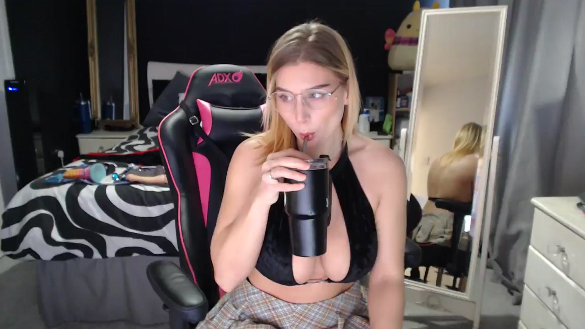 Gallery image thumbnail from ZephyraObs's myfreecams stream on, 03/04/2026, 14:49 image 19 of 20