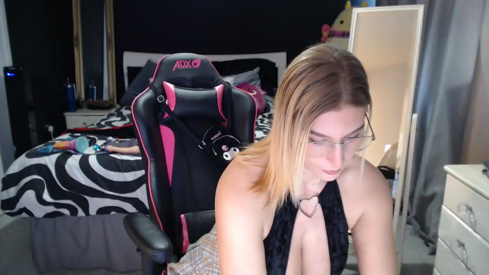 Gallery image thumbnail from ZephyraObs's myfreecams stream on, 03/04/2026, 14:49 image 6 of 20