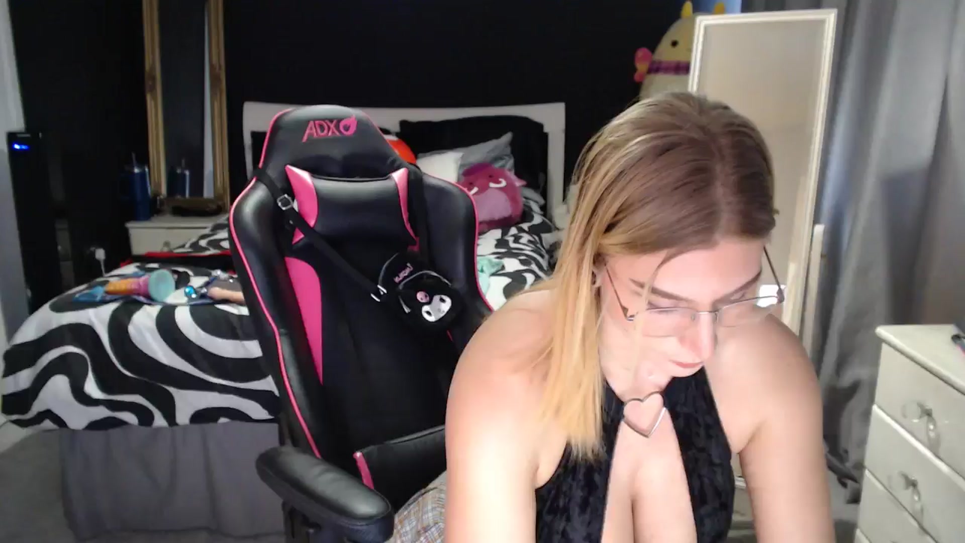 Gallery image thumbnail from ZephyraObs's myfreecams stream on, 03/04/2026, 15:25 image 1 of 20
