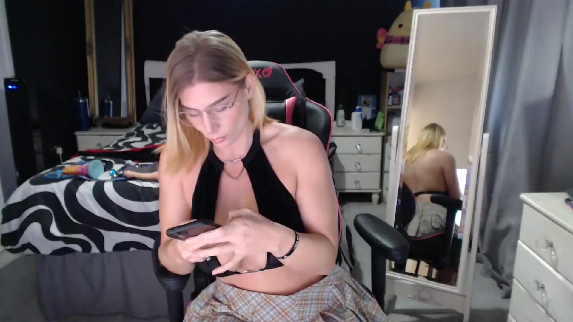 Gallery image thumbnail from ZephyraObs's myfreecams stream on, 03/04/2026, 15:25 image 20 of 20