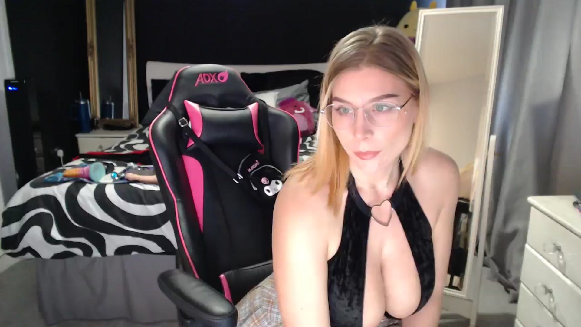 Gallery image thumbnail from ZephyraObs's myfreecams stream on, 03/04/2026, 15:25 image 4 of 20