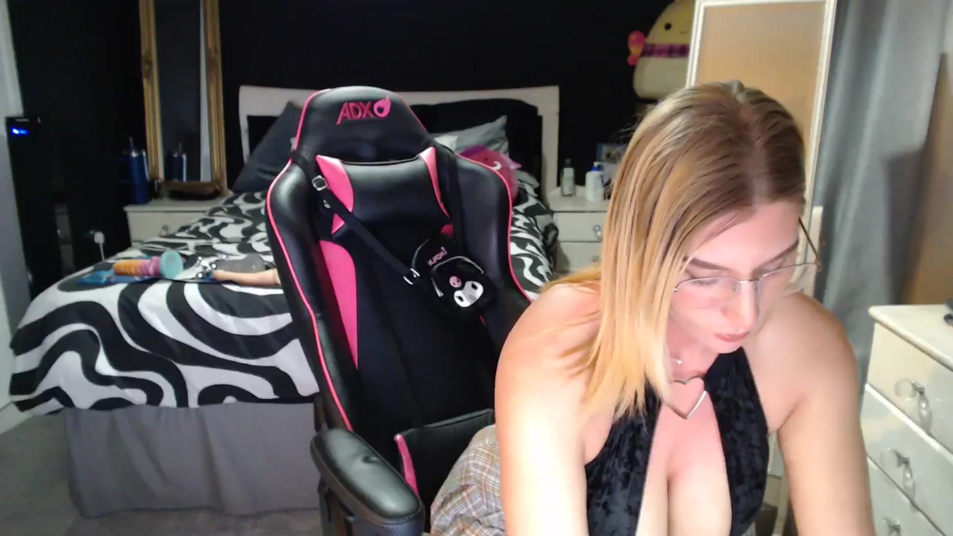 Gallery image thumbnail from ZephyraObs's myfreecams stream on, 03/04/2026, 18:55 image 19 of 20