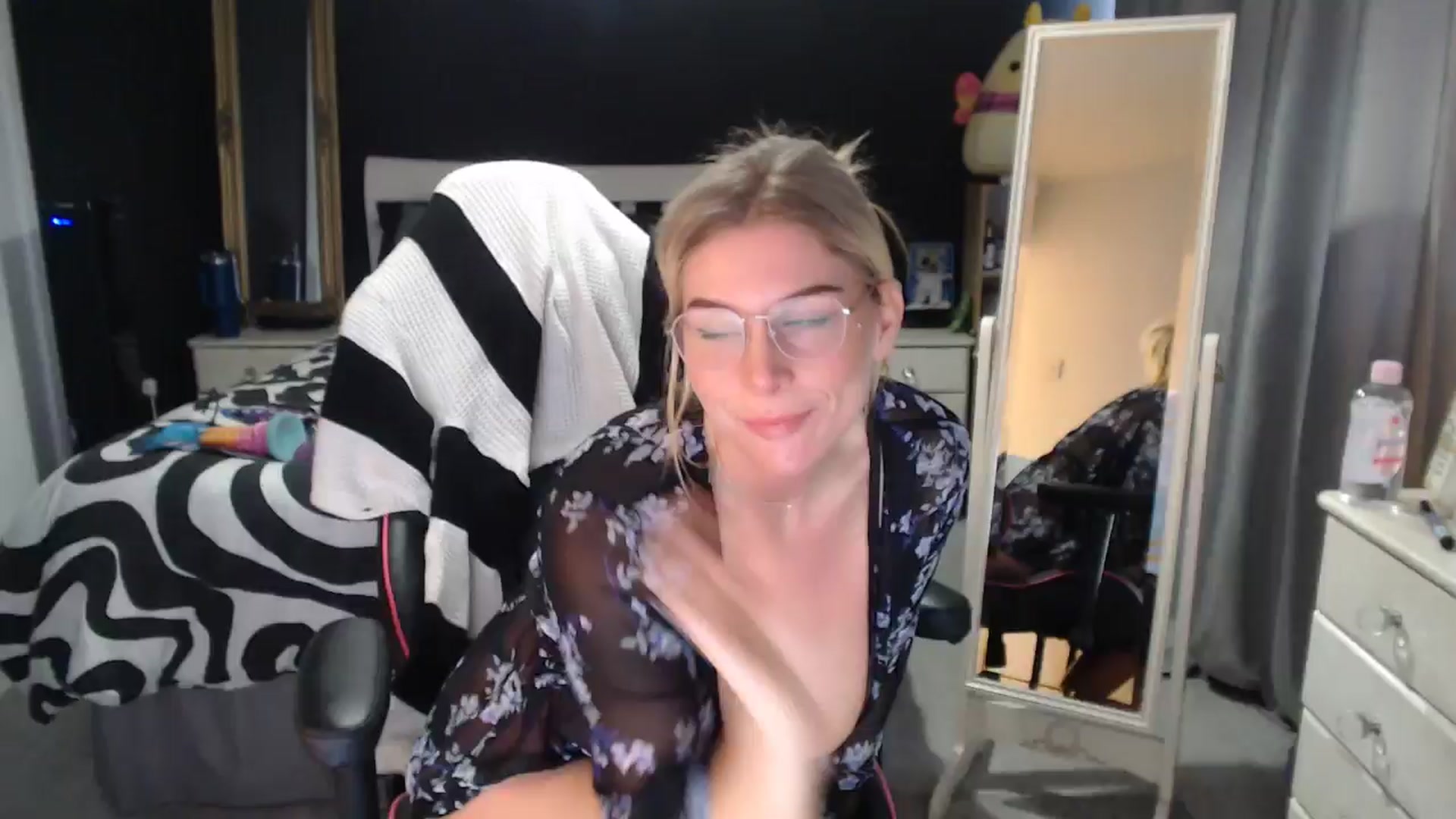 Gallery image thumbnail from ZephyraObs's myfreecams stream on, 03/05/2026, 13:02 image 17 of 20
