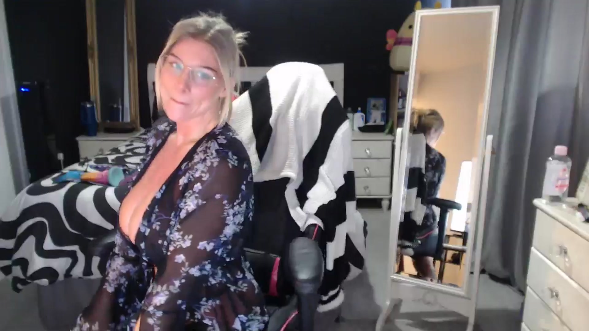 Gallery image thumbnail from ZephyraObs's myfreecams stream on, 03/05/2026, 13:02 image 18 of 20