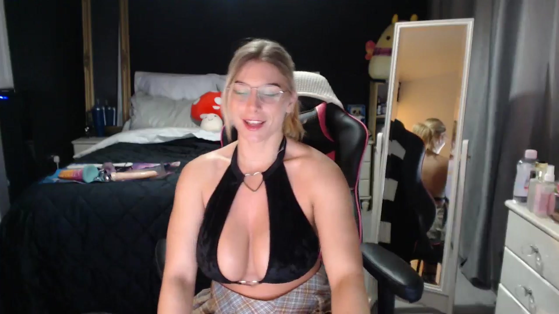 Gallery image thumbnail from ZephyraObs's myfreecams stream on, 03/11/2026, 21:18 image 18 of 20