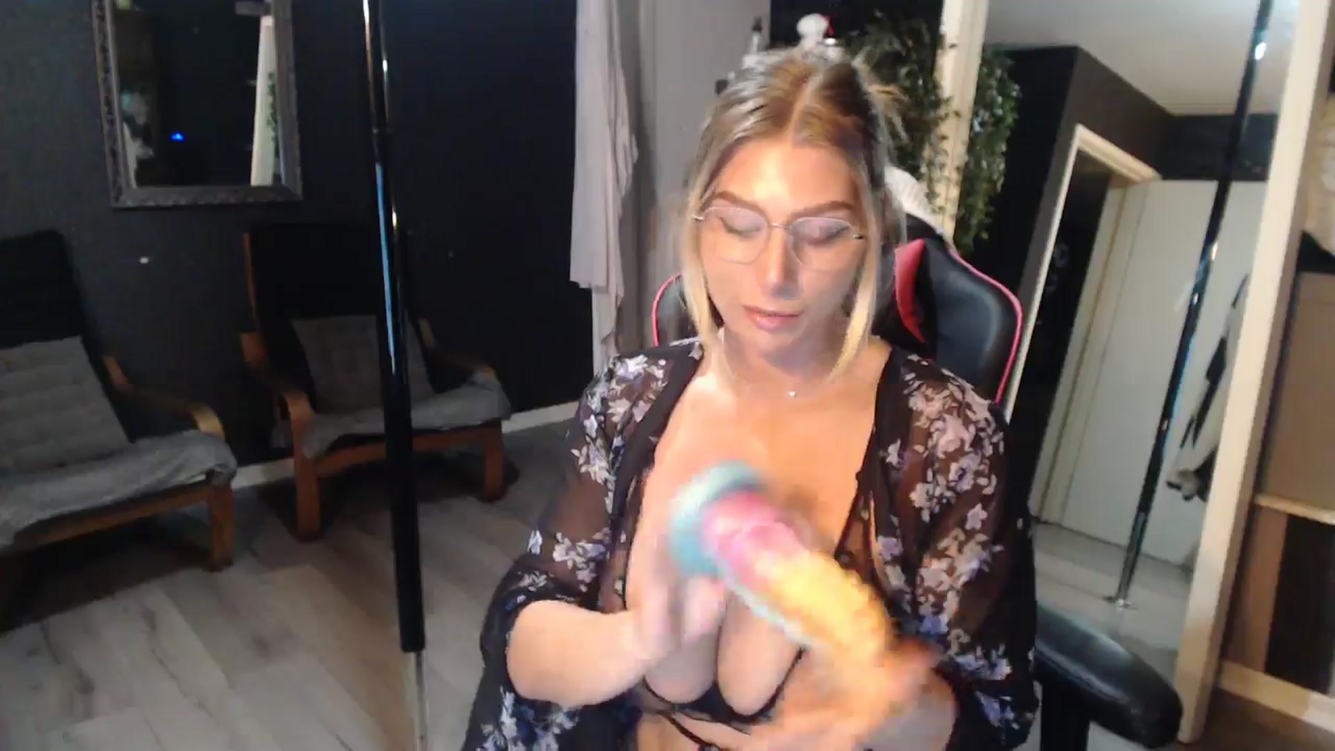 Gallery image thumbnail from ZephyraObs's myfreecams stream on, 03/18/2026, 22:10 image 14 of 20