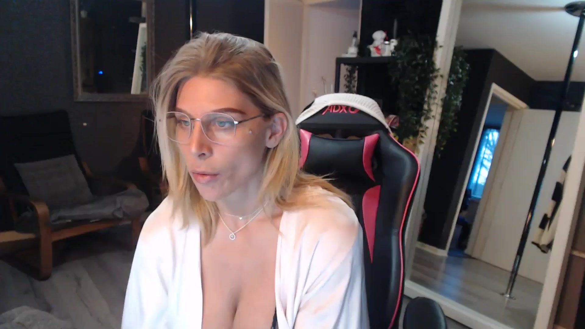 Gallery image thumbnail from ZephyraObs's myfreecams stream on, 03/25/2026, 20:37 image 4 of 20