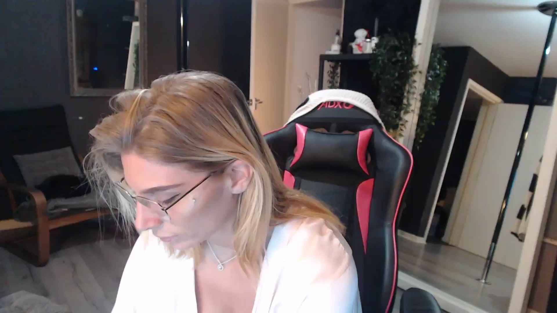Gallery image thumbnail from ZephyraObs's myfreecams stream on, 03/25/2026, 20:37 image 11 of 20