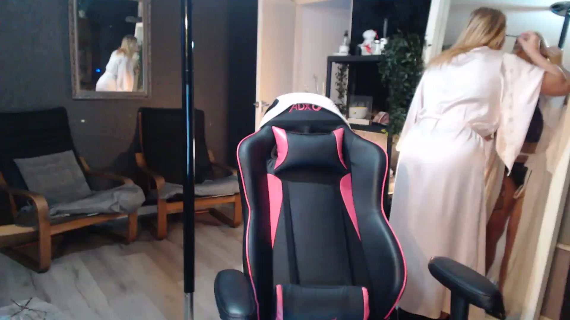 Gallery image thumbnail from ZephyraObs's myfreecams stream on, 03/25/2026, 20:37 image 2 of 20