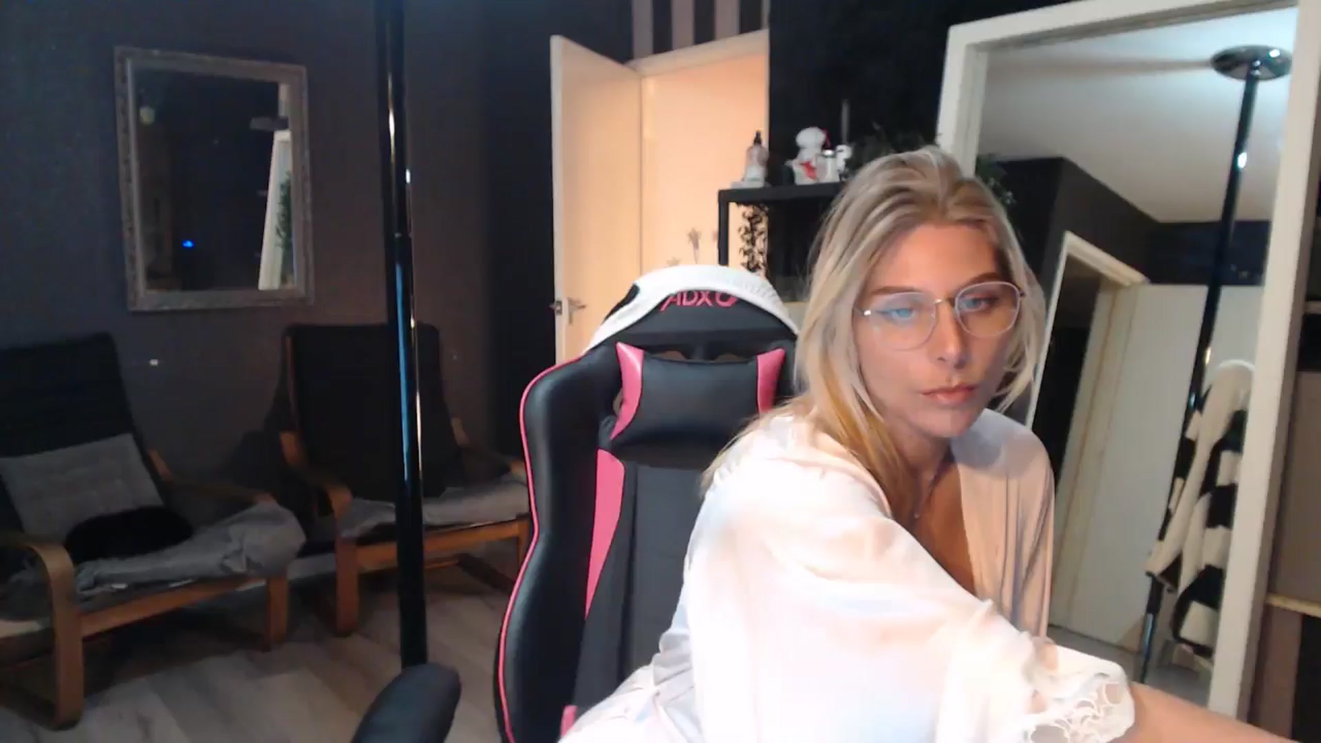 Gallery image thumbnail from ZephyraObs's myfreecams stream on, 03/25/2026, 21:39 image 8 of 20