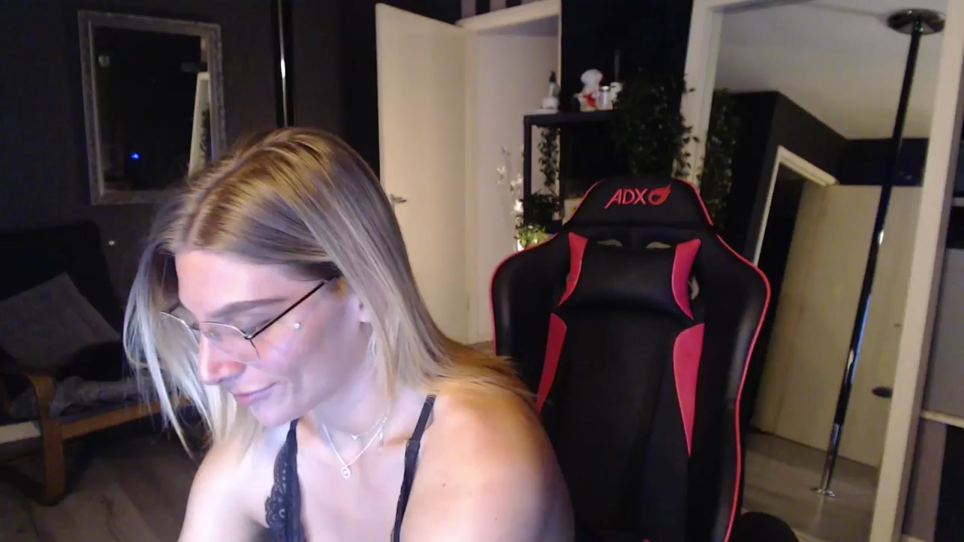 Gallery image thumbnail from ZephyraObs's myfreecams stream on, 03/27/2026, 20:00 image 12 of 20