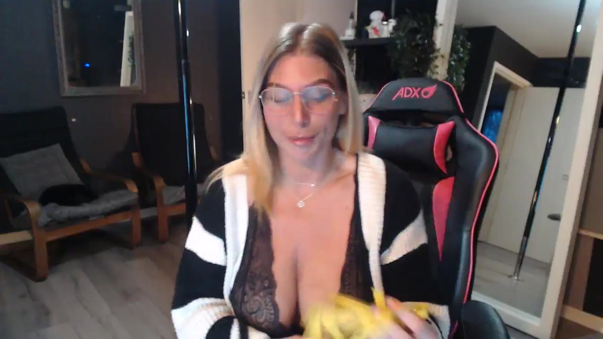 Gallery image thumbnail from ZephyraObs's myfreecams stream on, 03/27/2026, 20:00 image 4 of 20