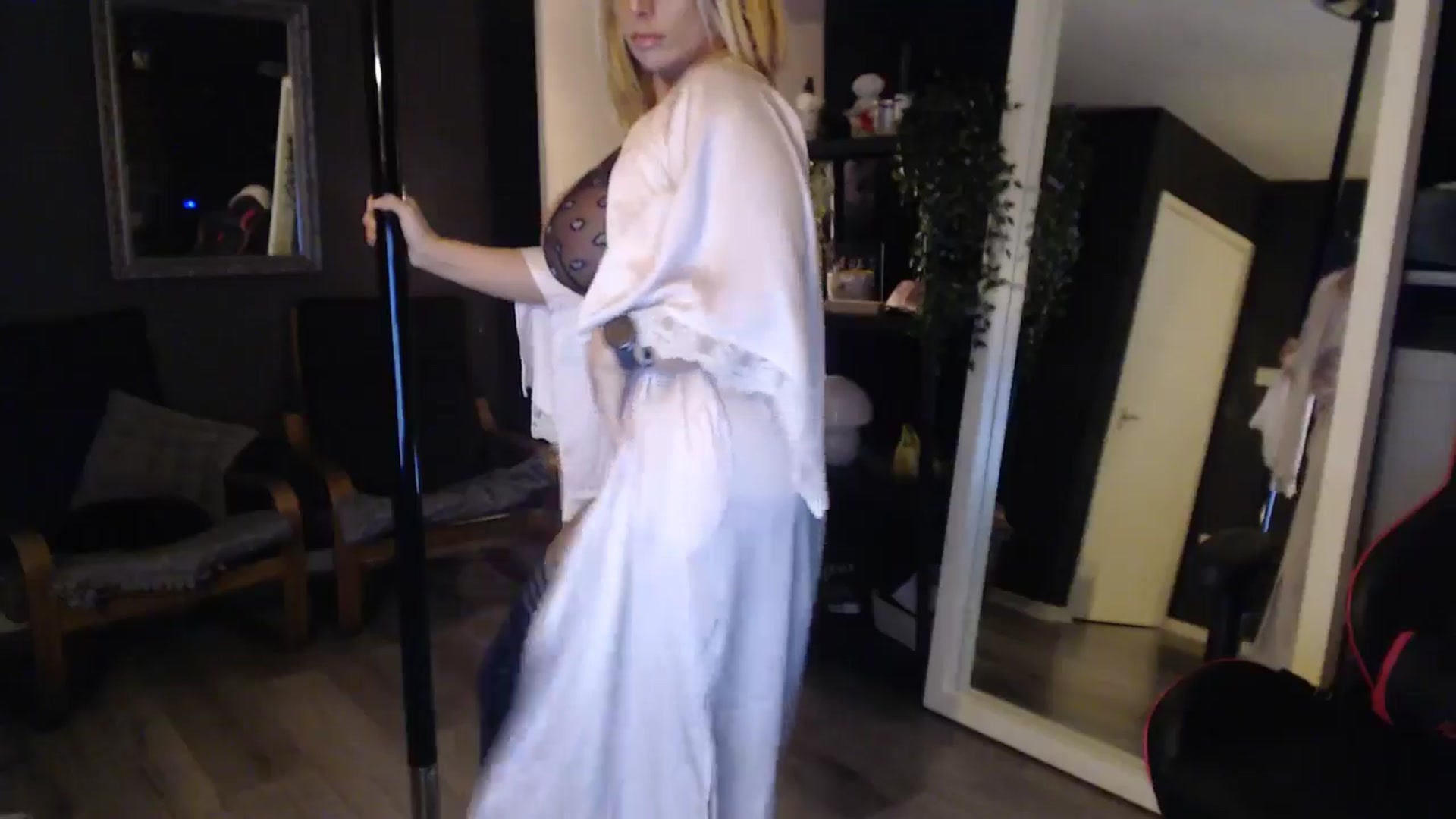 Gallery image thumbnail from ZephyraObs's myfreecams stream on, 03/30/2026, 02:03 image 18 of 20