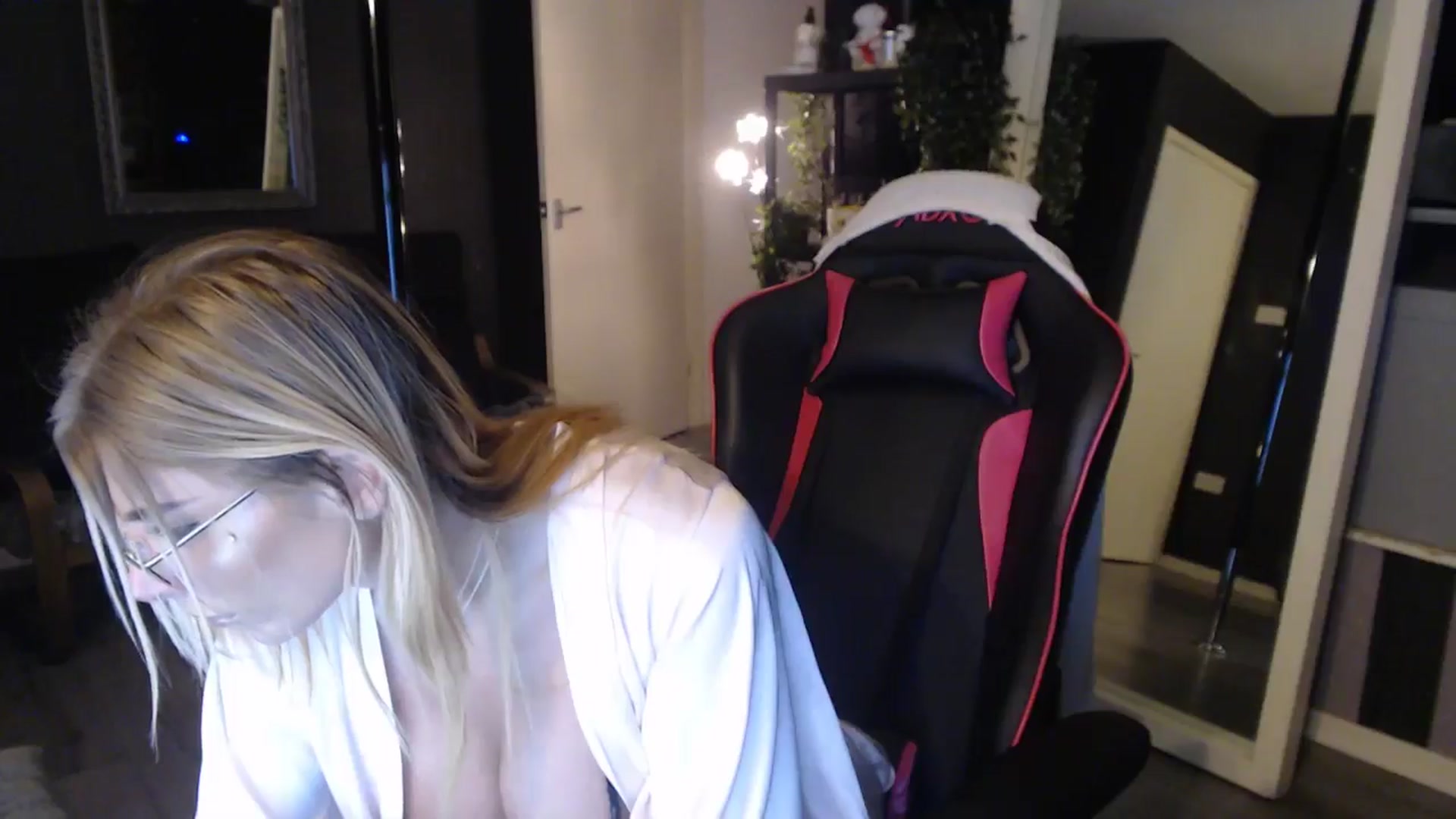 Gallery image thumbnail from ZephyraObs's myfreecams stream on, 03/30/2026, 02:03 image 19 of 20