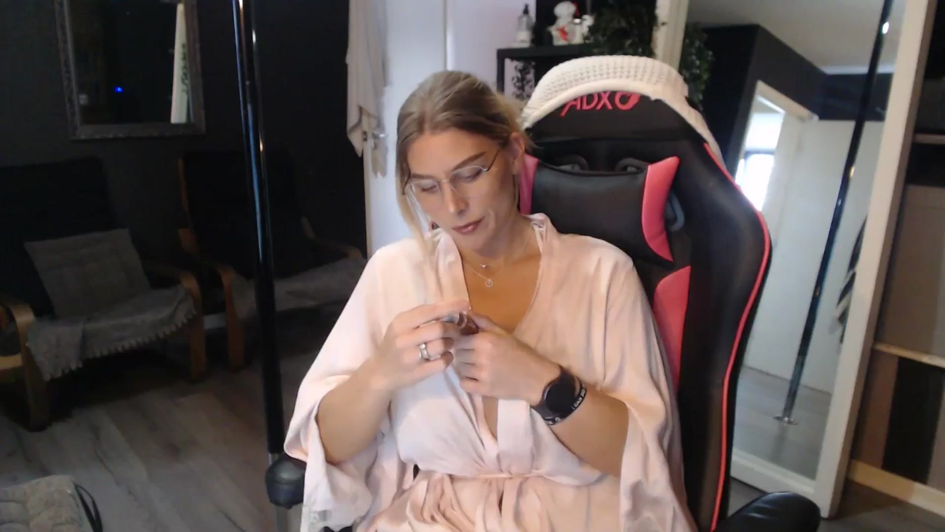 Gallery image thumbnail from ZephyraObs's myfreecams stream on, 04/01/2026, 16:16 image 10 of 20