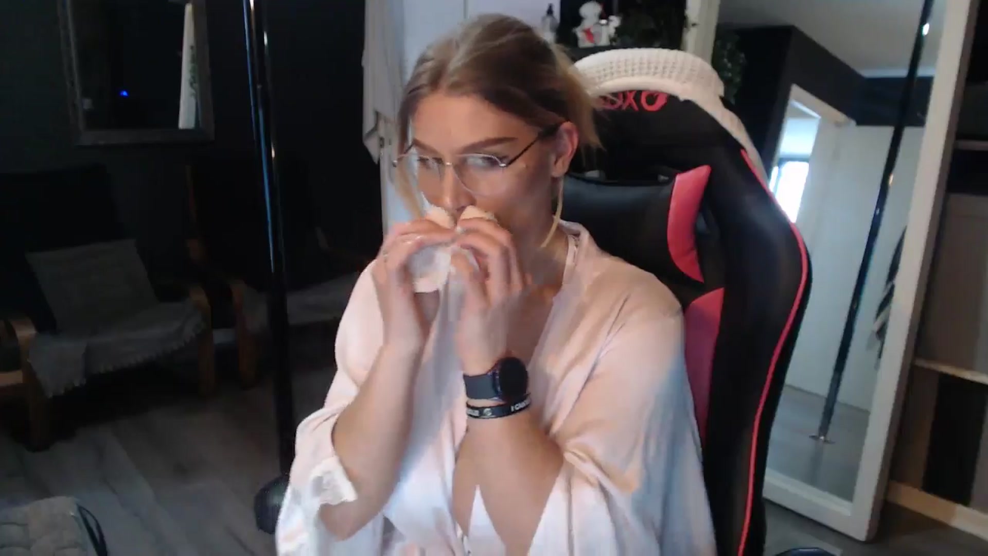 Gallery image thumbnail from ZephyraObs's myfreecams stream on, 04/01/2026, 16:16 image 12 of 20