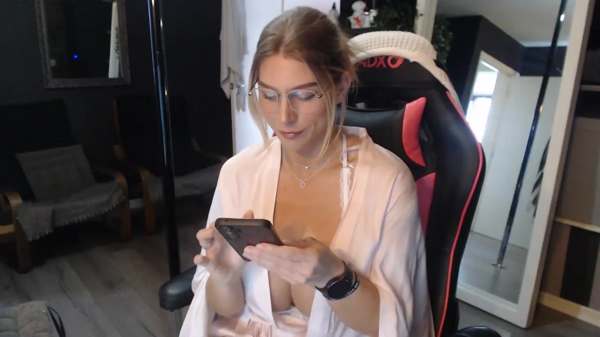 Gallery image thumbnail from ZephyraObs's myfreecams stream on, 04/01/2026, 16:16 image 4 of 20