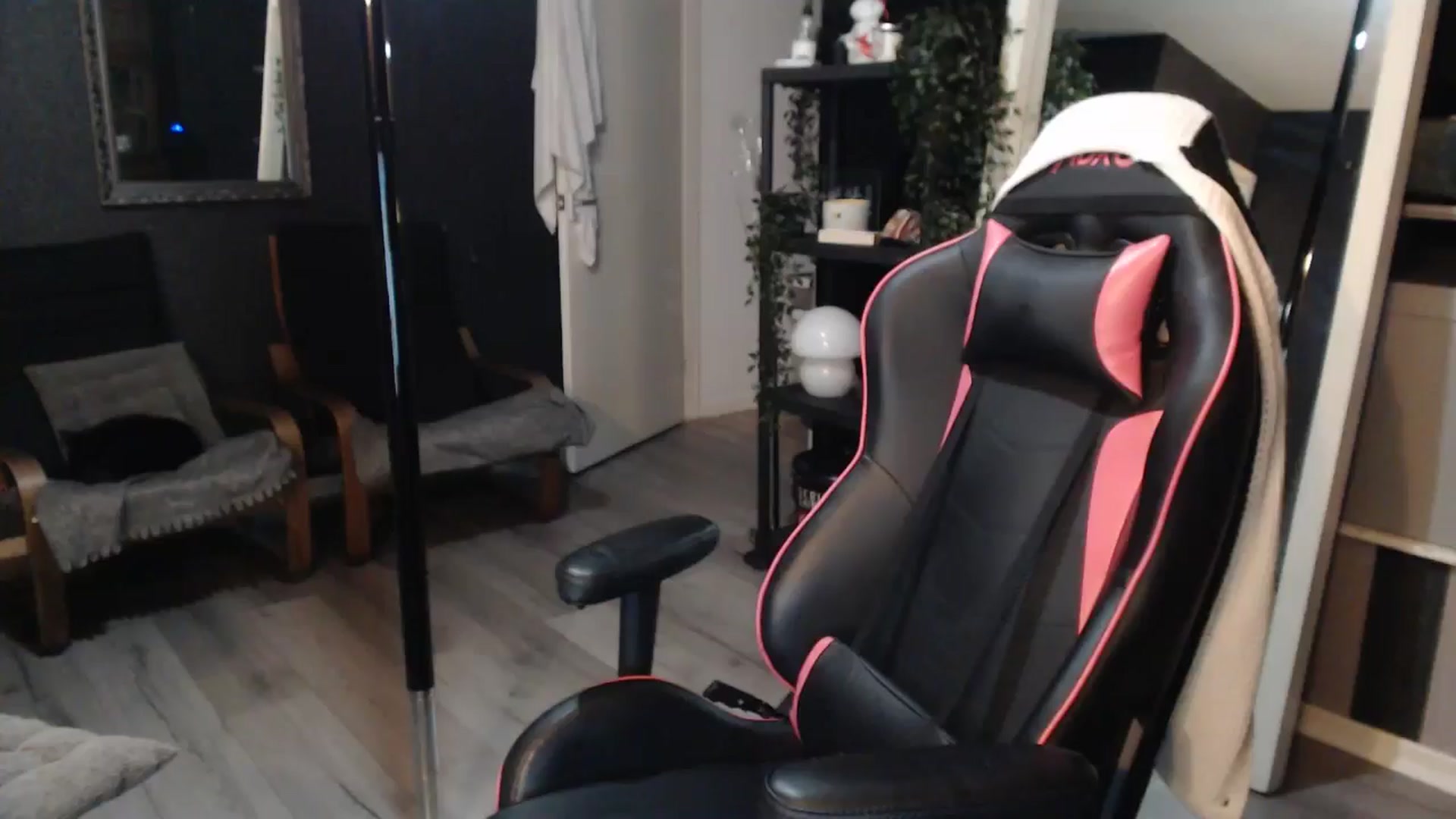 Gallery image thumbnail from ZephyraObs's myfreecams stream on, 04/01/2026, 20:49 image 19 of 20