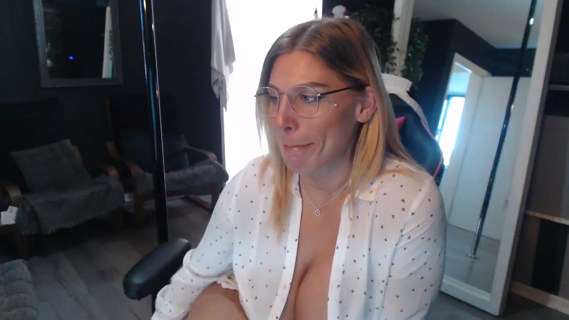 Gallery image thumbnail from ZephyraObs's myfreecams stream on, 04/03/2026, 17:55 image 9 of 20