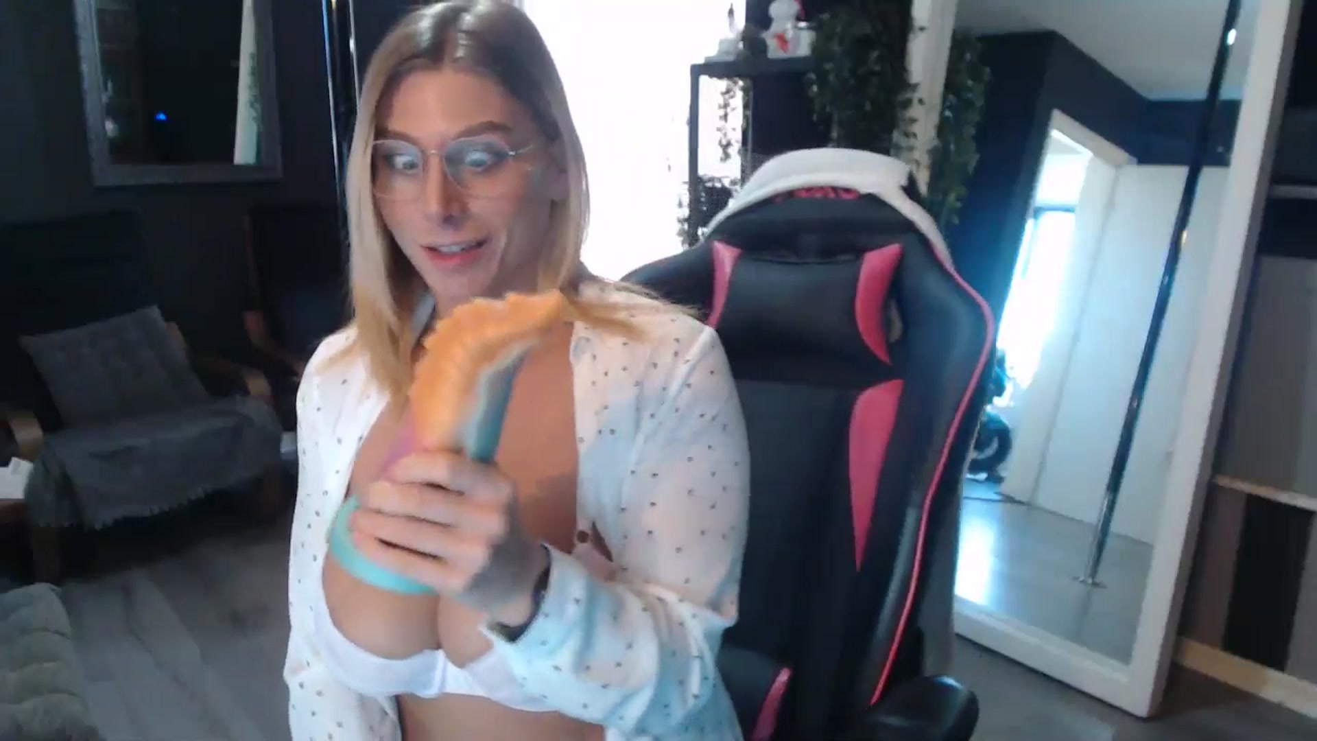Gallery image thumbnail from ZephyraObs's myfreecams stream on, 04/03/2026, 17:55 image 2 of 20