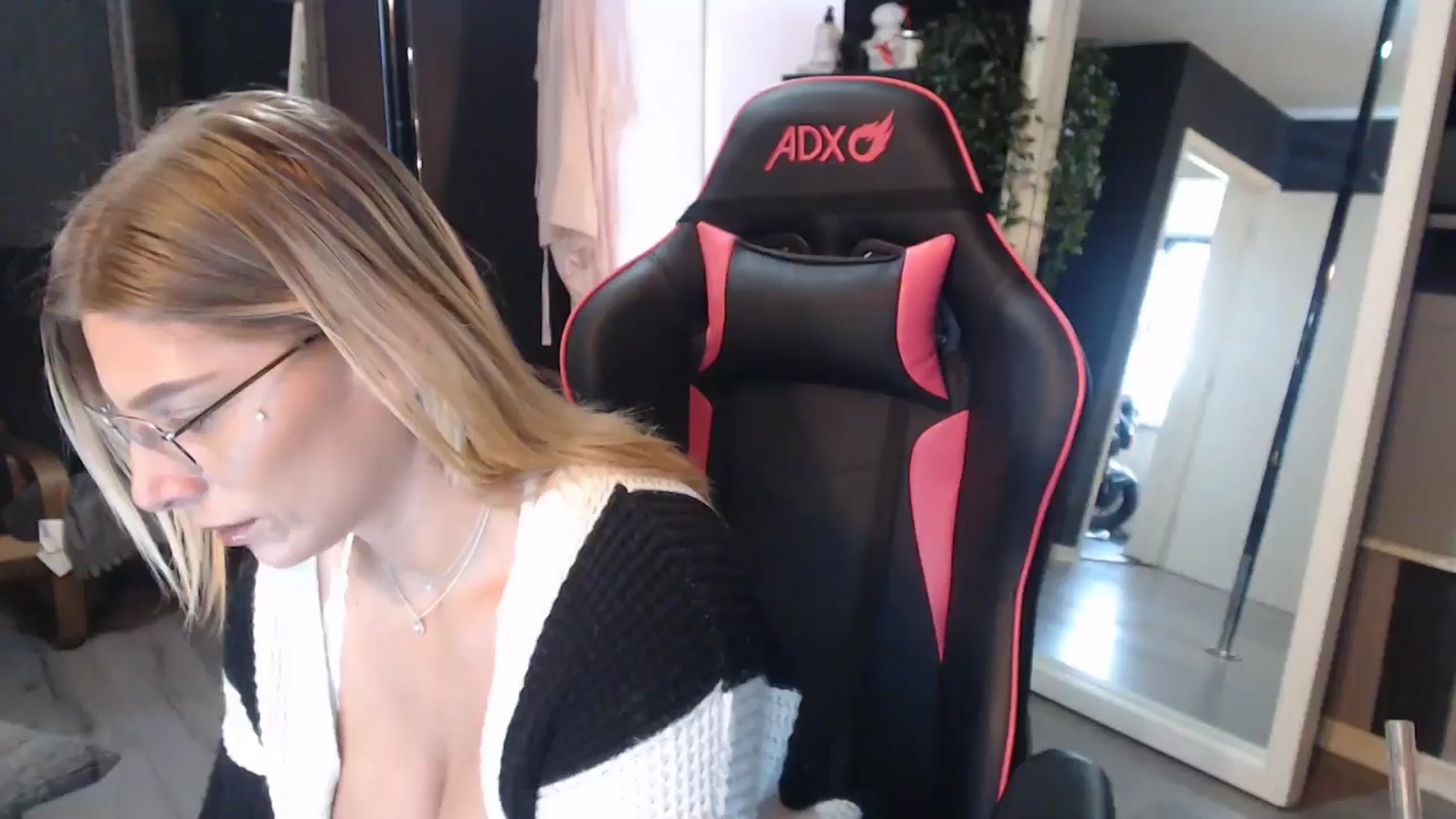 Gallery image thumbnail from ZephyraObs's myfreecams stream on, 04/04/2026, 15:52 image 1 of 20