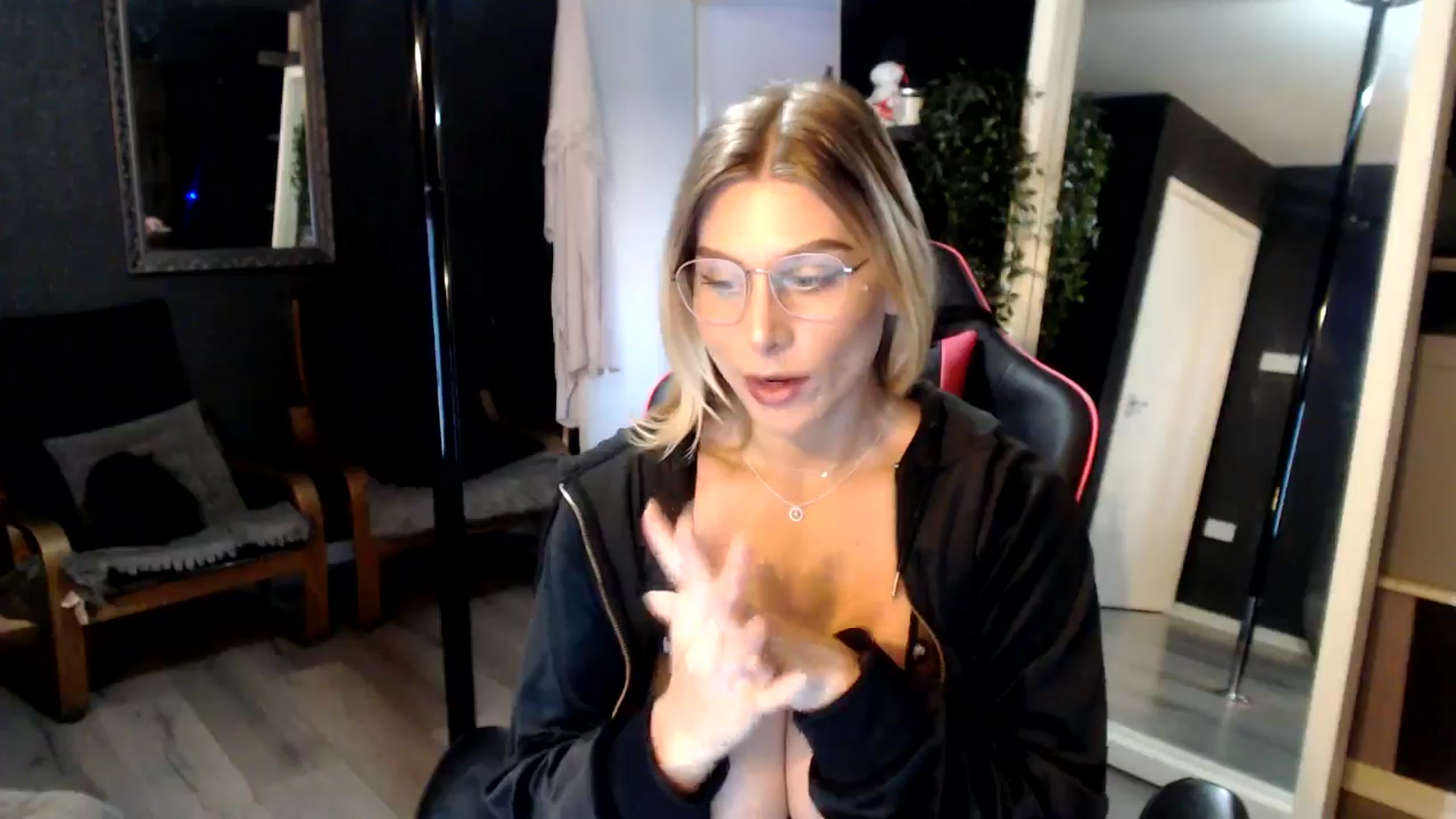 Gallery image thumbnail from ZephyraObs's myfreecams stream on, 04/05/2026, 19:32 image 3 of 20