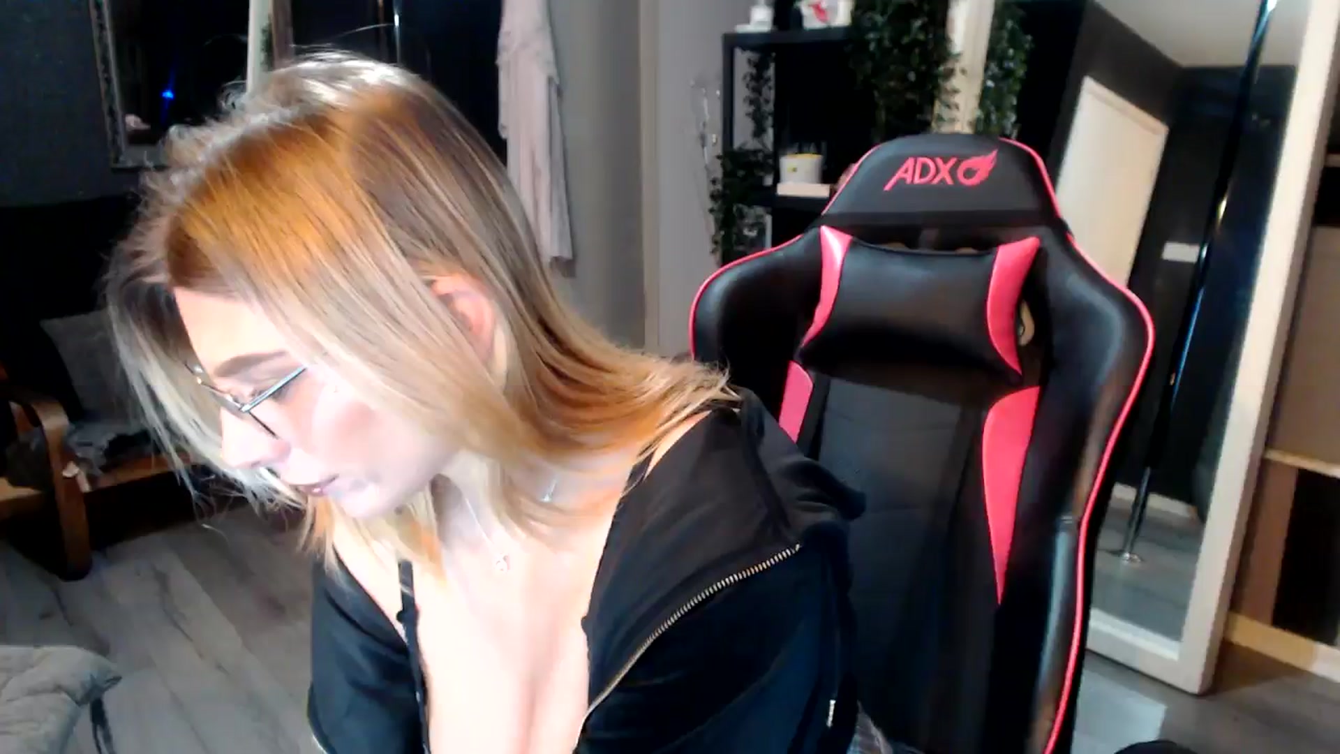 Gallery image thumbnail from ZephyraObs's myfreecams stream on, 04/05/2026, 22:09 image 1 of 20