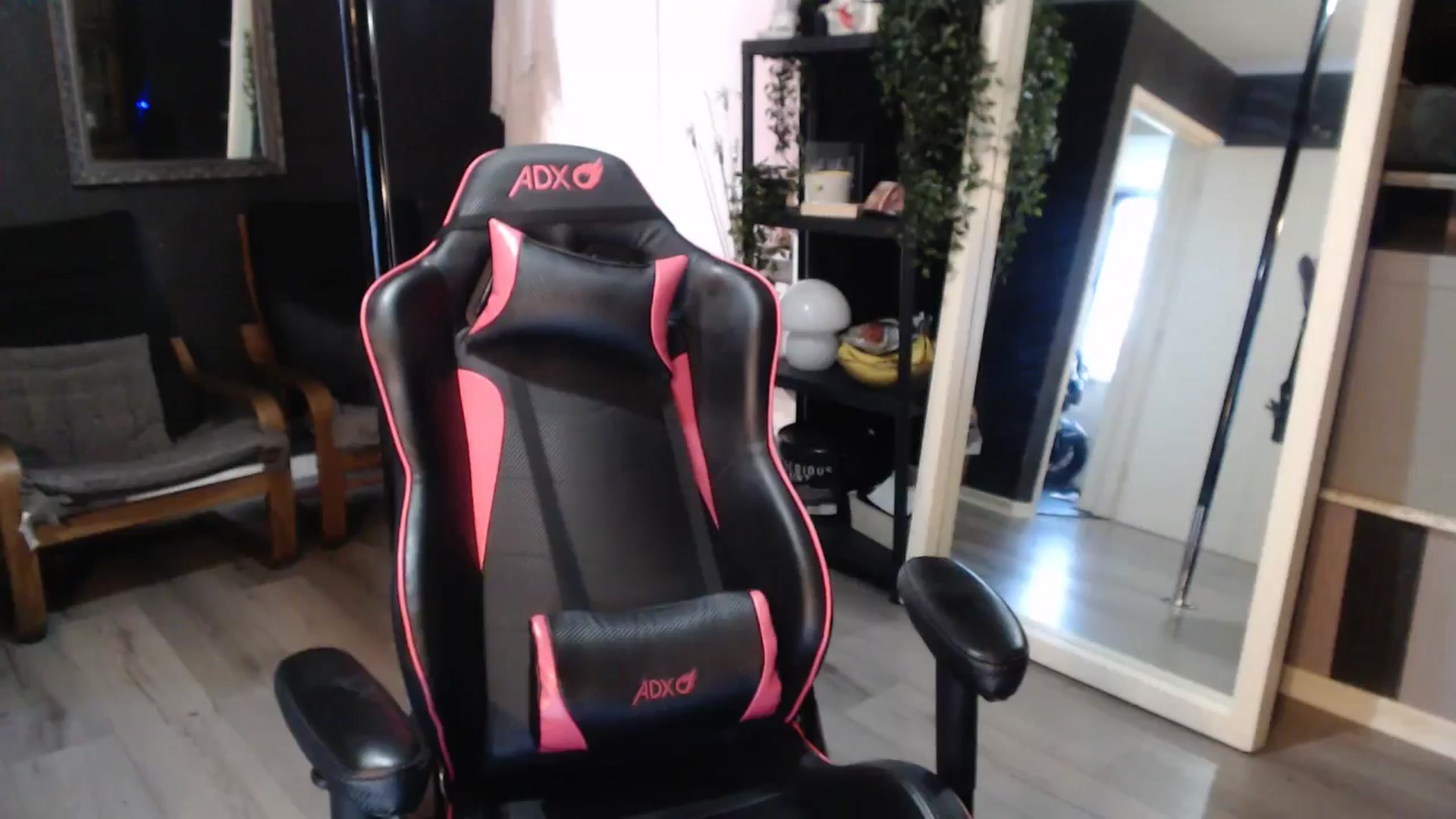 Gallery image thumbnail from ZephyraObs's myfreecams stream on, 04/08/2026, 19:33 image 3 of 20