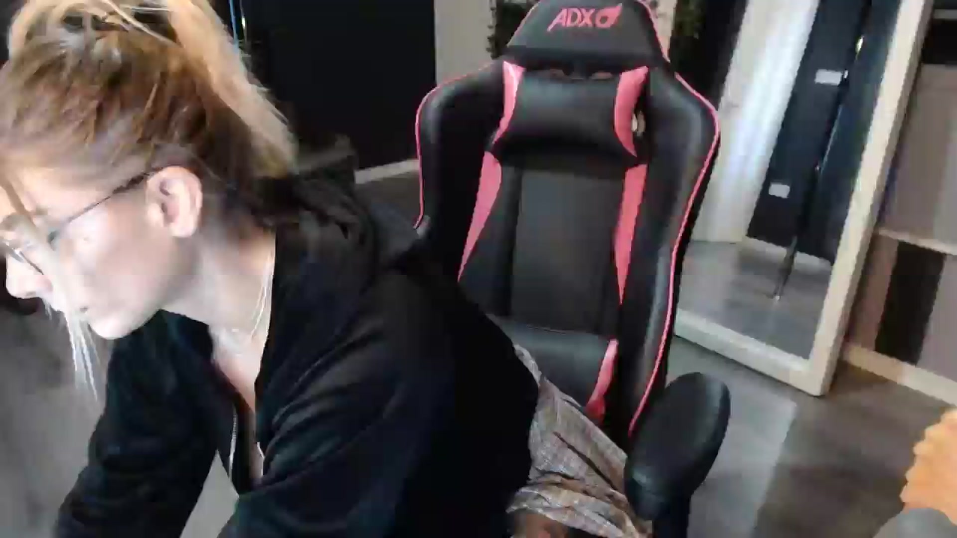 Gallery image thumbnail from ZephyraObs's myfreecams stream on, 04/19/2026, 17:44 image 19 of 20