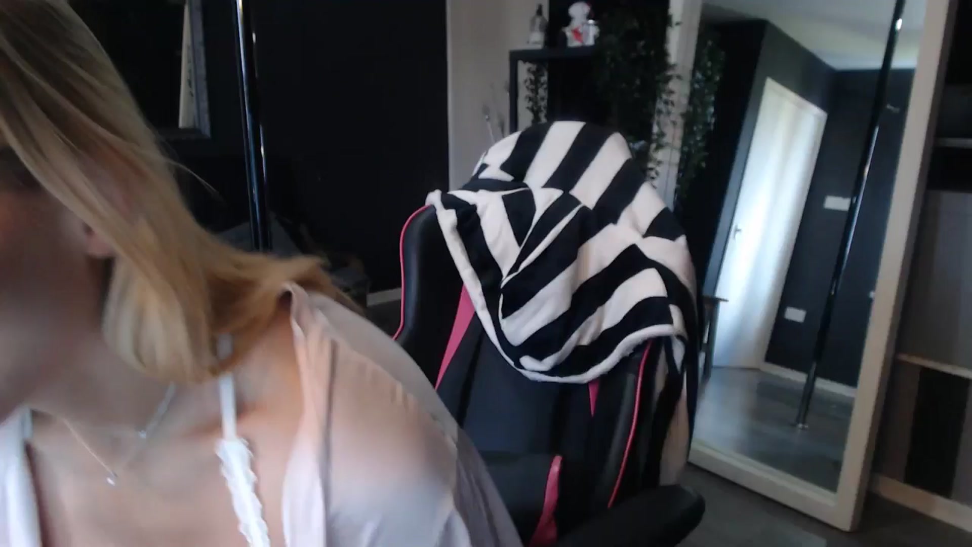 Gallery image thumbnail from ZephyraObs's myfreecams stream on, 04/21/2026, 12:52 image 1 of 20